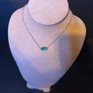 Kendra Scott Elisa Gold Short Pendant Necklace In Aqua Illusion